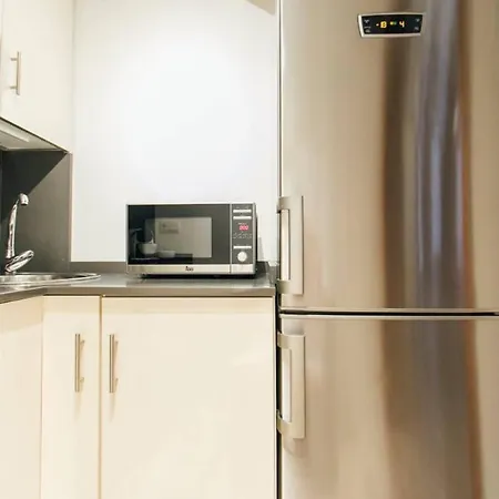 New With Height- 2bd 1bth- Pajaritos 公寓 *