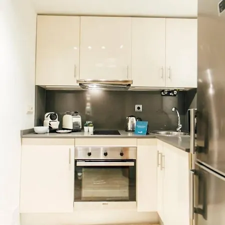 公寓 New With Height- 2bd 1bth- Pajaritos 塞维利亚