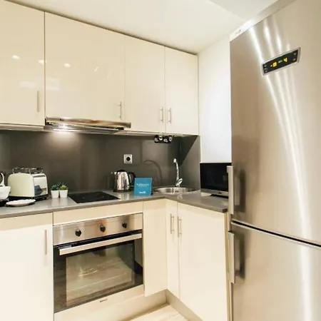 New With Height- 2bd 1bth- Pajaritos * 塞维利亚