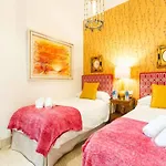 Appartement Colorful And Authentic Duplex In *